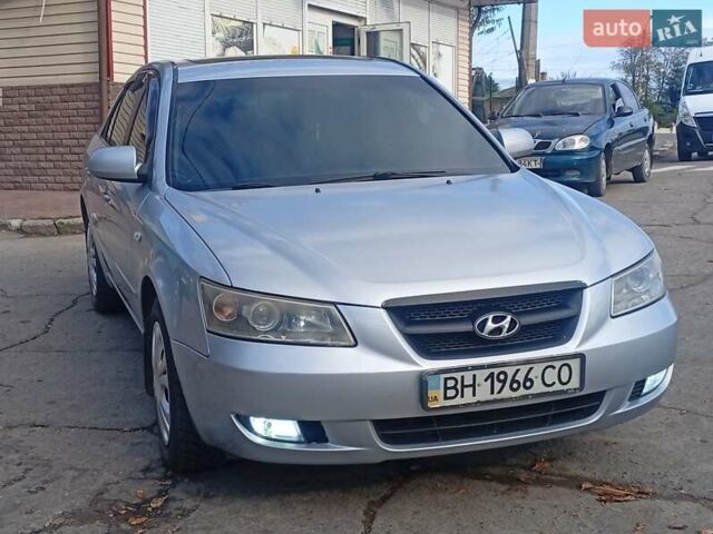 Сірий Хендай Соната, об'ємом двигуна 3.34 л та пробігом 190 тис. км за 5300 $, фото 4 на Automoto.ua