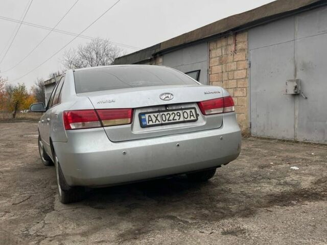 Сірий Хендай Соната, об'ємом двигуна 2.4 л та пробігом 246 тис. км за 5700 $, фото 4 на Automoto.ua