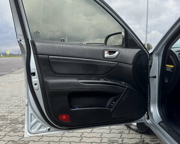 Серый Хендай Соната, объемом двигателя 2.36 л и пробегом 307 тыс. км за 5550 $, фото 24 на Automoto.ua