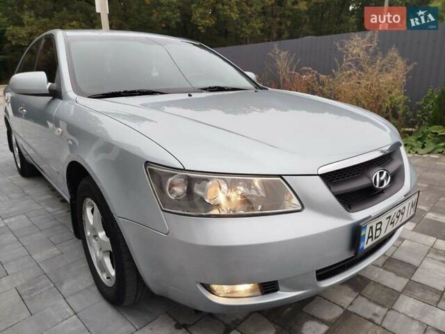 Сірий Хендай Соната, об'ємом двигуна 2 л та пробігом 126 тис. км за 6200 $, фото 3 на Automoto.ua