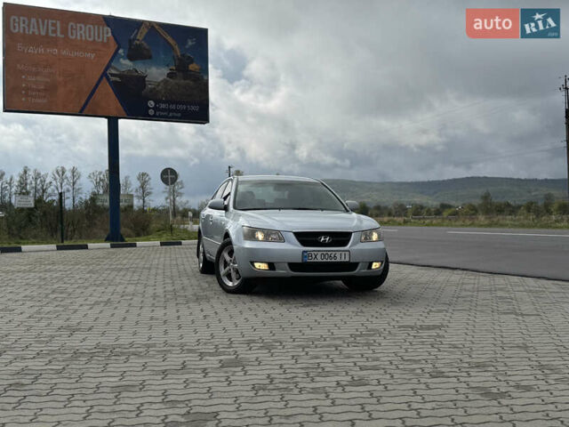 Серый Хендай Соната, объемом двигателя 2.36 л и пробегом 307 тыс. км за 5550 $, фото 7 на Automoto.ua