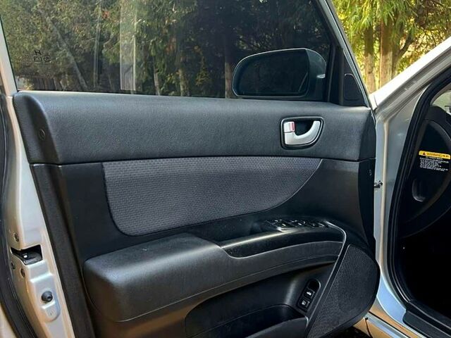 Серый Хендай Соната, объемом двигателя 2 л и пробегом 270 тыс. км за 5100 $, фото 6 на Automoto.ua