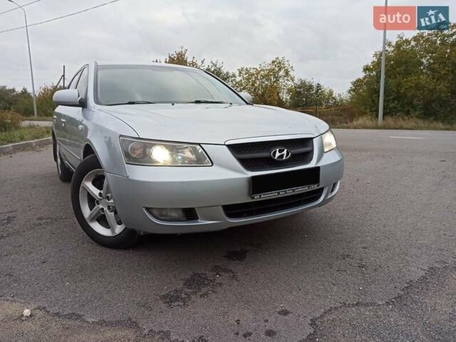 Серый Хендай Соната, объемом двигателя 2.4 л и пробегом 229 тыс. км за 4950 $, фото 3 на Automoto.ua