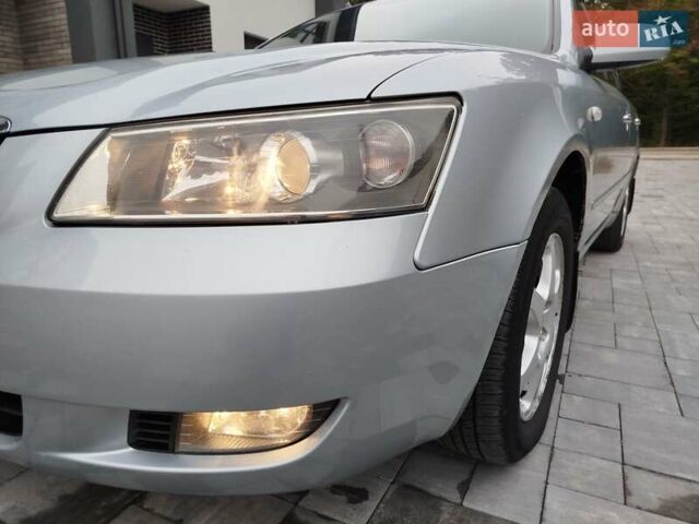 Сірий Хендай Соната, об'ємом двигуна 2 л та пробігом 126 тис. км за 5999 $, фото 15 на Automoto.ua