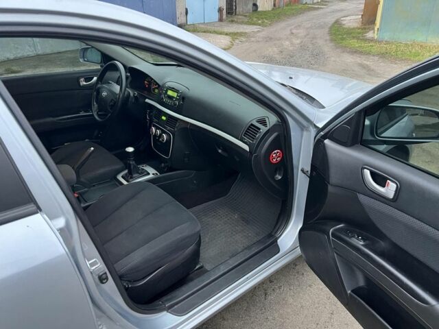 Серый Хендай Соната, объемом двигателя 2 л и пробегом 191 тыс. км за 5950 $, фото 13 на Automoto.ua