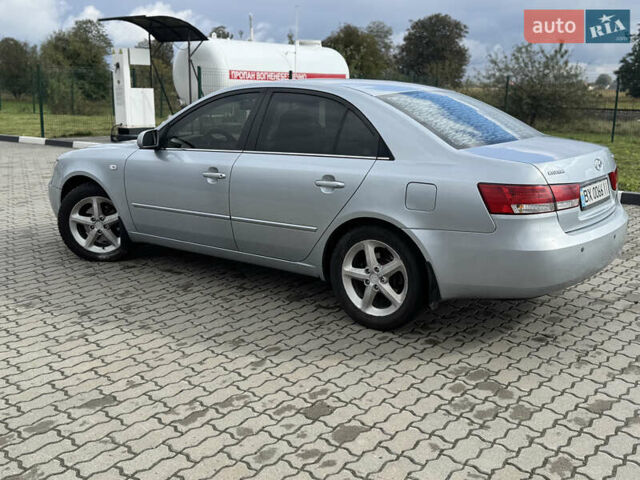 Серый Хендай Соната, объемом двигателя 2.36 л и пробегом 307 тыс. км за 5550 $, фото 22 на Automoto.ua