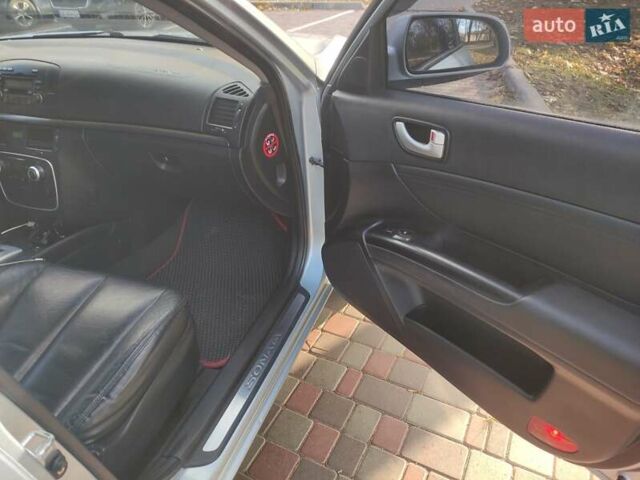 Серый Хендай Соната, объемом двигателя 2.4 л и пробегом 271 тыс. км за 7000 $, фото 9 на Automoto.ua