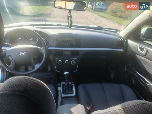 Хендай Соната 2007 у Павлограде на Automoto.ua Сірий Хендай Соната, об'ємом двигуна 2 л та пробігом 187 тис. км за 5250 $, фото 6 на Automoto.ua