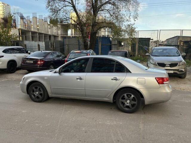 Серый Хендай Соната, объемом двигателя 2 л и пробегом 271 тыс. км за 4250 $, фото 7 на Automoto.ua