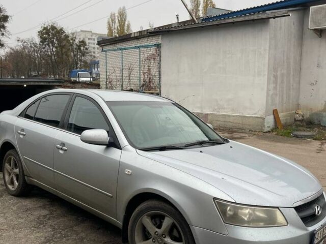 Сірий Хендай Соната, об'ємом двигуна 2.4 л та пробігом 246 тис. км за 5700 $, фото 1 на Automoto.ua