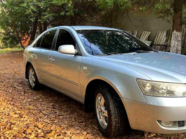 Серый Хендай Соната, объемом двигателя 2 л и пробегом 270 тыс. км за 5100 $, фото 2 на Automoto.ua