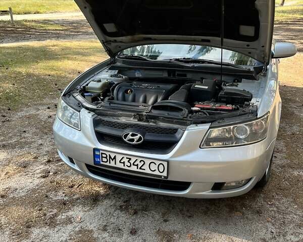 Сірий Хендай Соната, об'ємом двигуна 2 л та пробігом 189 тис. км за 5600 $, фото 2 на Automoto.ua