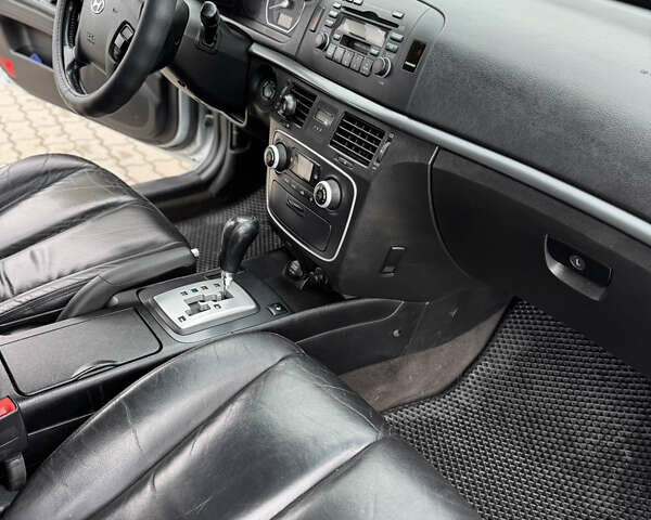 Серый Хендай Соната, объемом двигателя 2.36 л и пробегом 307 тыс. км за 5550 $, фото 37 на Automoto.ua