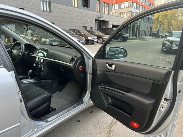 Серый Хендай Соната, объемом двигателя 2 л и пробегом 271 тыс. км за 4250 $, фото 9 на Automoto.ua