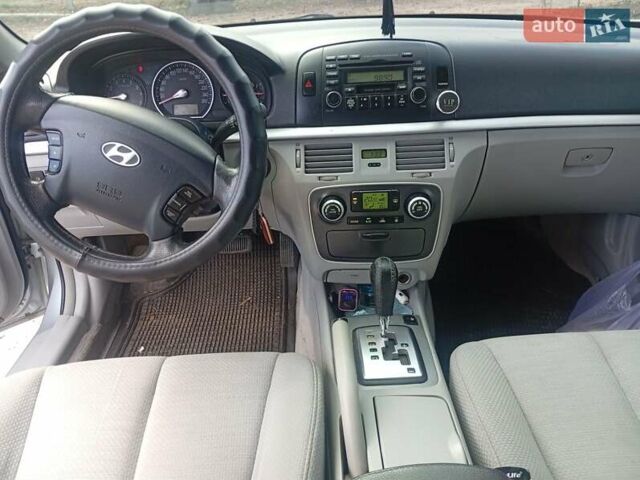 Сірий Хендай Соната, об'ємом двигуна 3.34 л та пробігом 190 тис. км за 5300 $, фото 3 на Automoto.ua
