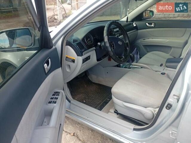 Сірий Хендай Соната, об'ємом двигуна 3.34 л та пробігом 190 тис. км за 5300 $, фото 7 на Automoto.ua