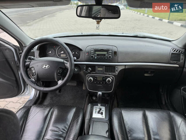 Серый Хендай Соната, объемом двигателя 2.36 л и пробегом 307 тыс. км за 5550 $, фото 36 на Automoto.ua