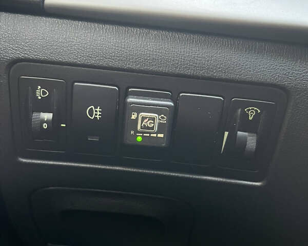 Серый Хендай Соната, объемом двигателя 2 л и пробегом 271 тыс. км за 4250 $, фото 16 на Automoto.ua