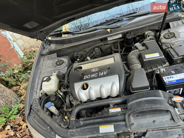 Серый Хендай Соната, объемом двигателя 2 л и пробегом 42 тыс. км за 9999 $, фото 32 на Automoto.ua