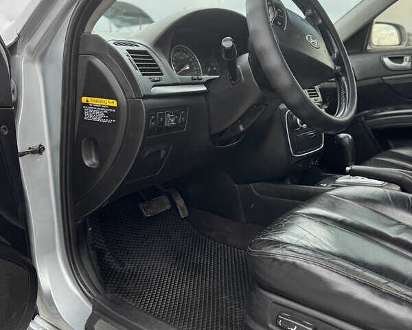 Серый Хендай Соната, объемом двигателя 2.36 л и пробегом 307 тыс. км за 5550 $, фото 25 на Automoto.ua