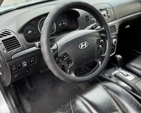 Серый Хендай Соната, объемом двигателя 2.36 л и пробегом 307 тыс. км за 5550 $, фото 28 на Automoto.ua