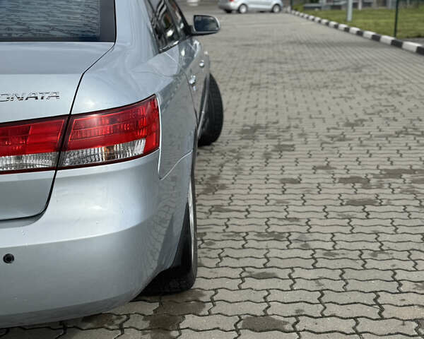 Серый Хендай Соната, объемом двигателя 2.36 л и пробегом 307 тыс. км за 5550 $, фото 20 на Automoto.ua