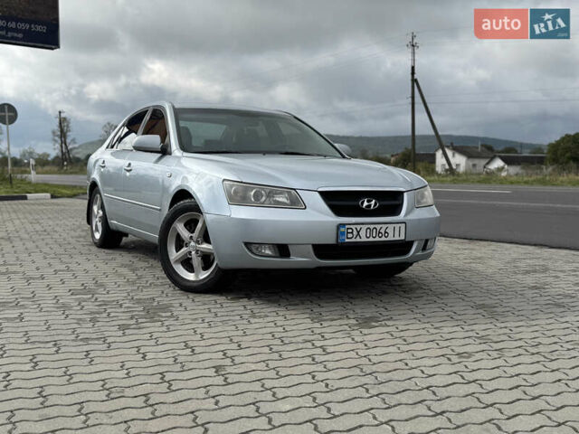 Серый Хендай Соната, объемом двигателя 2.36 л и пробегом 307 тыс. км за 5550 $, фото 15 на Automoto.ua