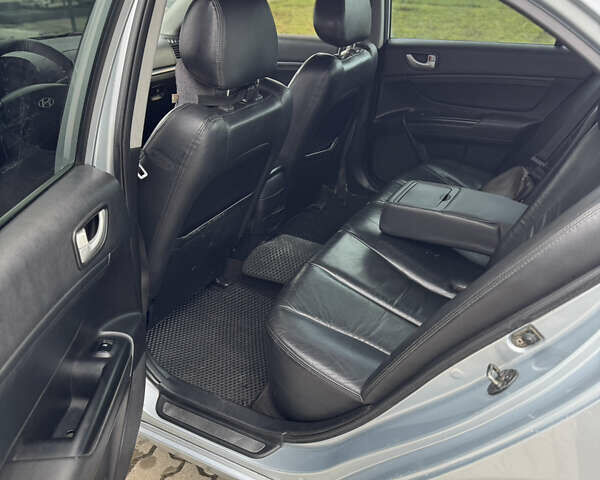 Серый Хендай Соната, объемом двигателя 2.36 л и пробегом 307 тыс. км за 5550 $, фото 31 на Automoto.ua