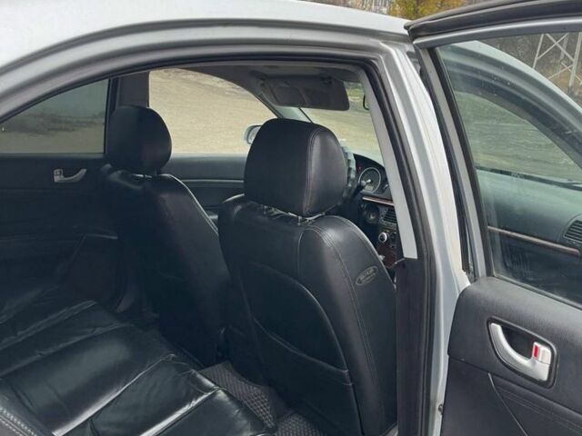 Сірий Хендай Соната, об'ємом двигуна 2.4 л та пробігом 246 тис. км за 5700 $, фото 3 на Automoto.ua