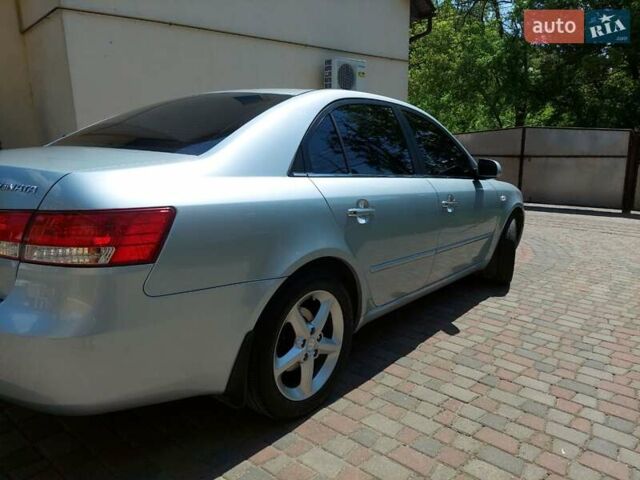 Хендай Соната 2007 в Черновцах на Automoto.ua Серый Хендай Соната, объемом двигателя 2.4 л и пробегом 135 тыс. км за 6000 $, фото 2 на Automoto.ua