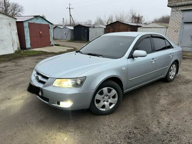 Серый Хендай Соната, объемом двигателя 2 л и пробегом 191 тыс. км за 5950 $, фото 1 на Automoto.ua