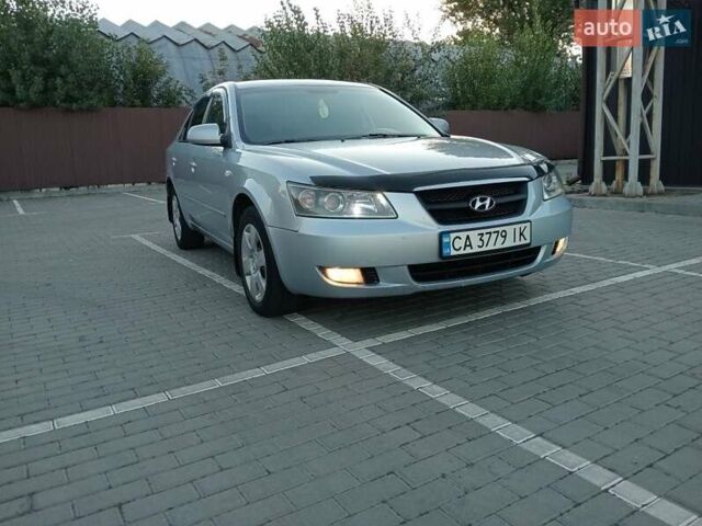 Сірий Хендай Соната, об'ємом двигуна 2 л та пробігом 300 тис. км за 4350 $, фото 14 на Automoto.ua