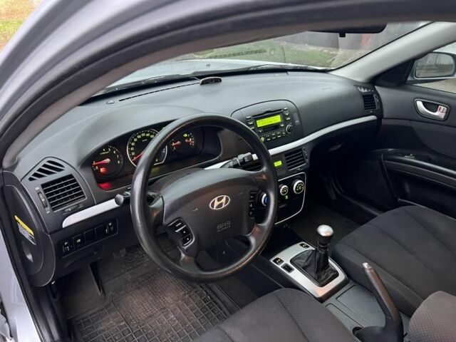 Серый Хендай Соната, объемом двигателя 2 л и пробегом 191 тыс. км за 5950 $, фото 18 на Automoto.ua