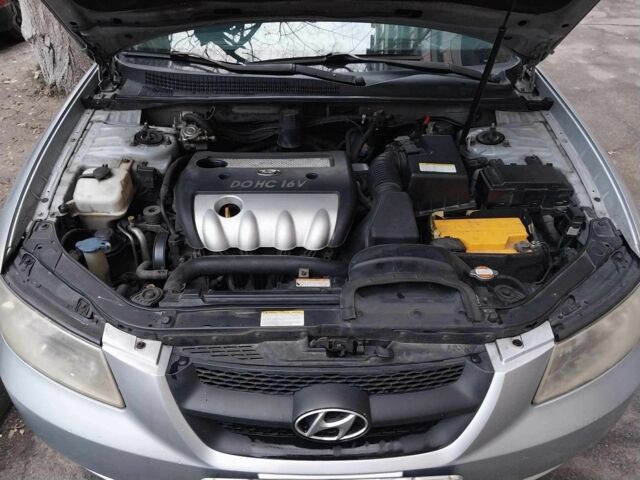 Серый Хендай Соната, объемом двигателя 2 л и пробегом 345 тыс. км за 4650 $, фото 8 на Automoto.ua