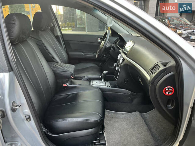 Серый Хендай Соната, объемом двигателя 2 л и пробегом 271 тыс. км за 4250 $, фото 8 на Automoto.ua
