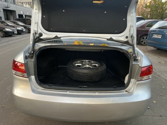 Серый Хендай Соната, объемом двигателя 2 л и пробегом 271 тыс. км за 4250 $, фото 23 на Automoto.ua