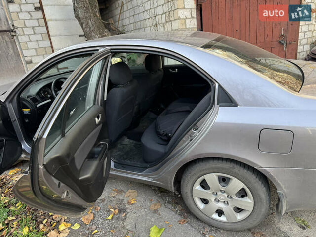 Серый Хендай Соната, объемом двигателя 2 л и пробегом 42 тыс. км за 9999 $, фото 1 на Automoto.ua