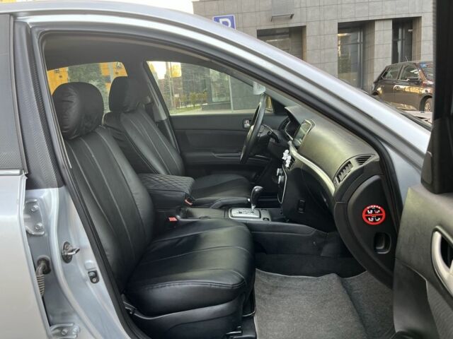 Серый Хендай Соната, объемом двигателя 2 л и пробегом 271 тыс. км за 4250 $, фото 12 на Automoto.ua