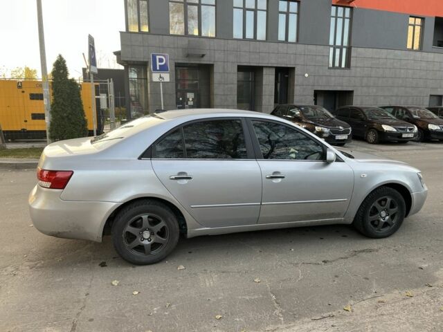 Серый Хендай Соната, объемом двигателя 2 л и пробегом 271 тыс. км за 4250 $, фото 4 на Automoto.ua