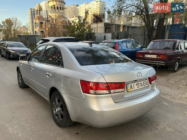 Серый Хендай Соната, объемом двигателя 2 л и пробегом 271 тыс. км за 4250 $, фото 5 на Automoto.ua