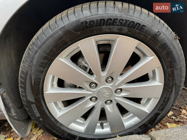 Серый Хендай Соната, объемом двигателя 2.4 л и пробегом 266 тыс. км за 8500 $, фото 53 на Automoto.ua