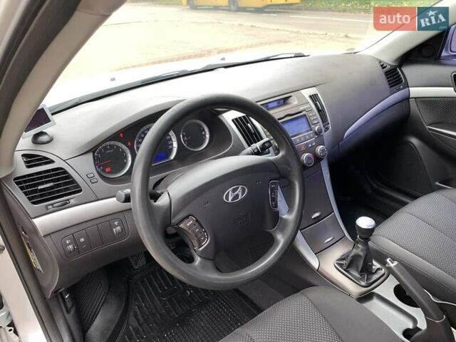 Хендай Соната 2008 в Киеве на Automoto.ua Серый Хендай Соната, объемом двигателя 2 л и пробегом 200 тыс. км за 5700 $, фото 35 на Automoto.ua