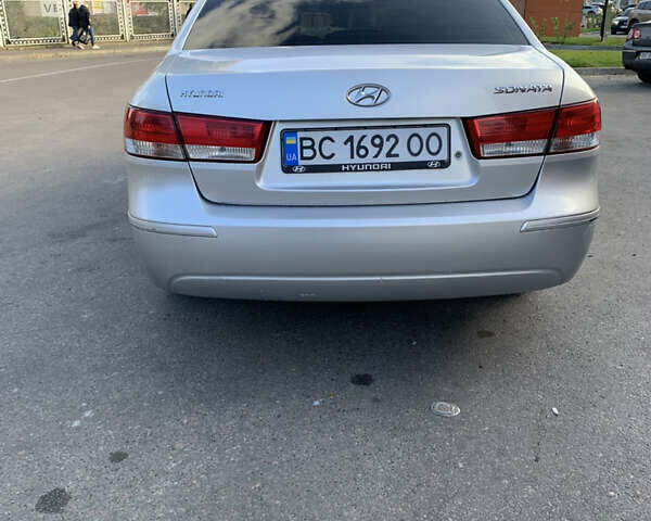 Серый Хендай Соната, объемом двигателя 2 л и пробегом 210 тыс. км за 5999 $, фото 5 на Automoto.ua