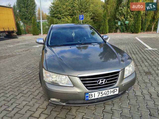 Серый Хендай Соната, объемом двигателя 2 л и пробегом 215 тыс. км за 3850 $, фото 7 на Automoto.ua