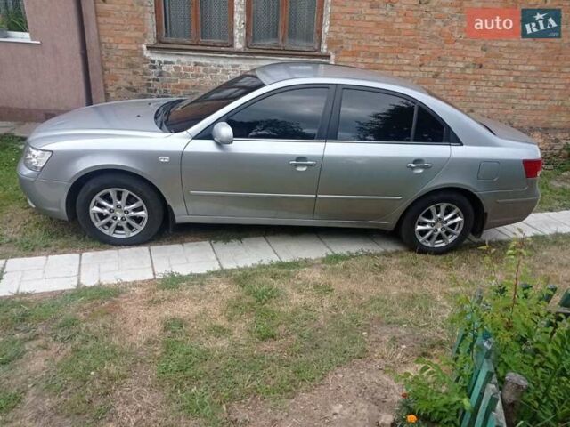 Сірий Хендай Соната, об'ємом двигуна 2 л та пробігом 220 тис. км за 6600 $, фото 3 на Automoto.ua