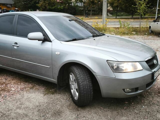 Хендай Соната 2008 у Києві на Automoto.ua Сірий Хендай Соната, об'ємом двигуна 2 л та пробігом 286 тис. км за 5499 $, фото 7 на Automoto.ua
