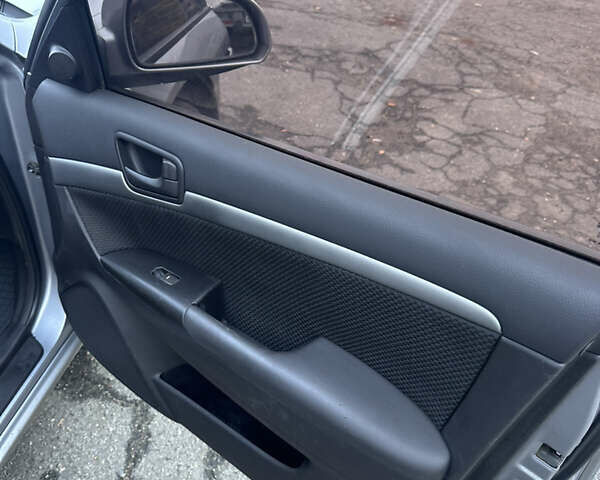 Серый Хендай Соната, объемом двигателя 2 л и пробегом 260 тыс. км за 4700 $, фото 10 на Automoto.ua