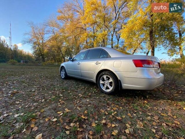 Серый Хендай Соната, объемом двигателя 2 л и пробегом 298 тыс. км за 5400 $, фото 5 на Automoto.ua