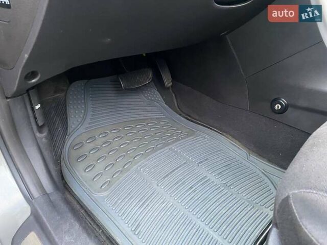 Серый Хендай Соната, объемом двигателя 2 л и пробегом 115 тыс. км за 7800 $, фото 30 на Automoto.ua