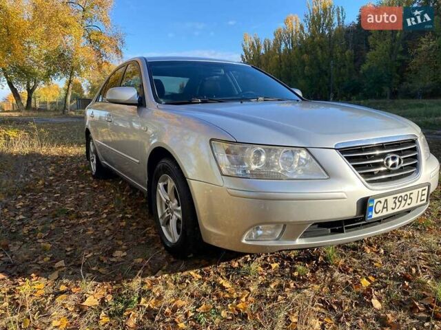 Серый Хендай Соната, объемом двигателя 2 л и пробегом 298 тыс. км за 5400 $, фото 8 на Automoto.ua